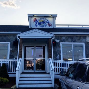 Ernie's Seaside Restaurant - the front of the restaurant - Bars Near Me - Seabrook, New Hampshire