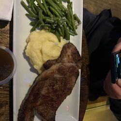 Baselines Pub - An excellent prime rib special on Fridays! Very tasty!!!!