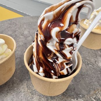 Smoove Ice Cream Bar - Chocolate sundae - Desserts Near Me - Saskatoon, Saskatchewan Smoove Ice Cream Bar - Chocolate sundae - Desserts Near Me - Saskatoon, Saskatchewan