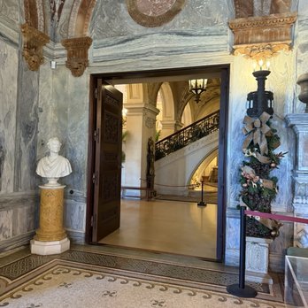 The Breakers - Landmarks & Historical Buildings Near Me - Newport, Rhode Island
