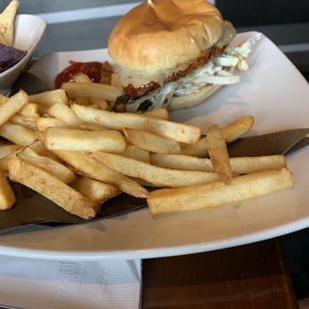 The Old Station - Nashville chicken - Canadian (New) Near Me - Bracebridge, Ontario