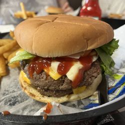 The Garage Burgers & Brew - Double burger