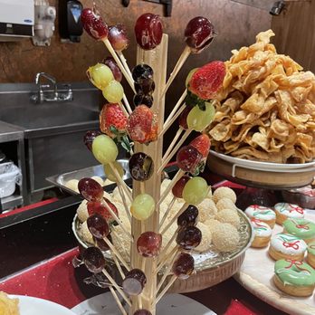 Dragon Pearl Buffet - TangHulu - Buffets Near Me - Toronto, Ontario