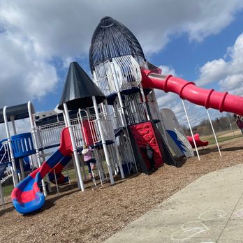 Village Green Park - Parks Near Me - Glen Ellyn, Illinois Village Green Park - Parks Near Me - Glen Ellyn, Illinois