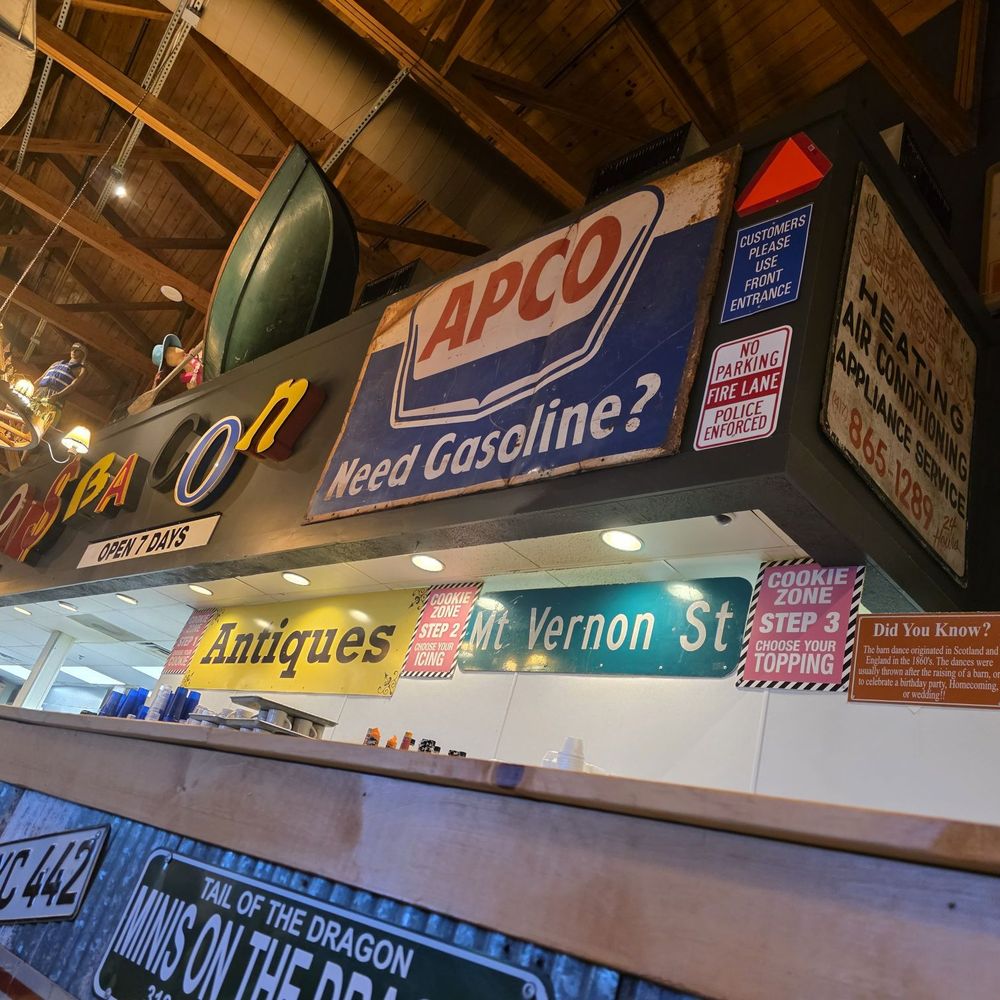 Billy Gail's - Decor - American Near Me - Branson, Missouri Billy Gail's - Decor - American Near Me - Branson, Missouri