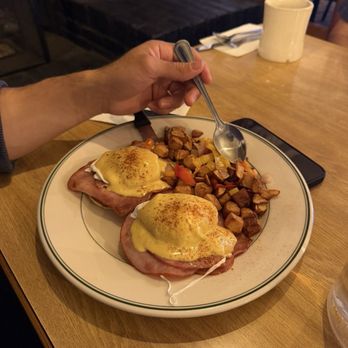 Crackin’ & Stackin’ - Florentine - Breakfast & Brunch Near Me - Medford, Oregon