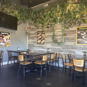 Aroi Thai On Prospect - Indoor sitting - Thai Near Me - La Jolla, California