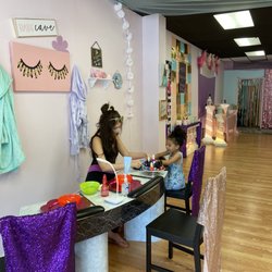 Dazzling Divas - Getting a manicure (looking toward the back)
