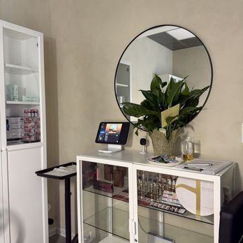 Mesa Aesthetics - sign in and check out area! - Estheticians Near Me - Costa Mesa, California Mesa Aesthetics - sign in and check out area! - Estheticians Near Me - Costa Mesa, California