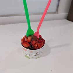 Creamistry - Vegan chocolate with strawberries