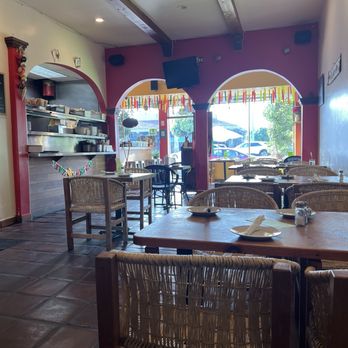 Quiadaiyn Restaurant - Mexican Near Me - Los Angeles, California
