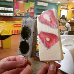 Paleteria - Paleta de Negresco e de chocolate branco com morango =D