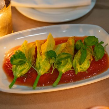 Chi Spacca - Squash Blossom - Italian Near Me - Los Angeles, California Chi Spacca - Squash Blossom - Italian Near Me - Los Angeles, California