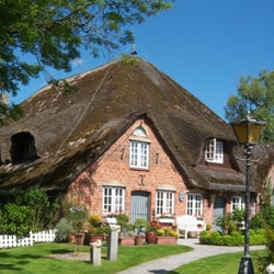Haubarg & Alte Remise - Frontansicht Haubarg im Sommer