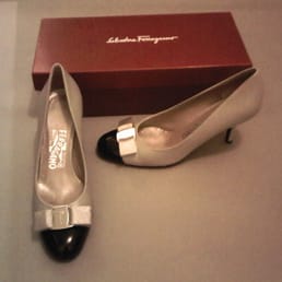 Rochea 7 cm in grey-silver with silver bow Rochea 7 cm in grey-silver with silver bow
