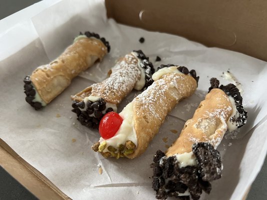 Kelly Cannoli by null