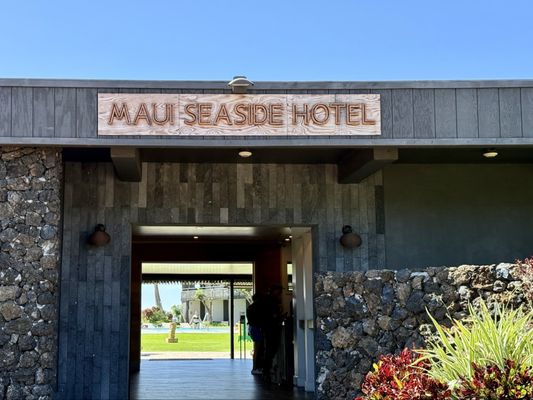 Maui Seaside Hotel by null