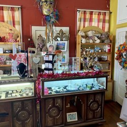 Alice Floral & Gifts - Front counter...