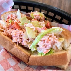Seashore Restaurant & Blue Rock Lounge - lobster roll