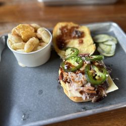 Hogwood BBQ - The Colorado Sandwich with 1 Side(Mac n cheese) - YUMMY!