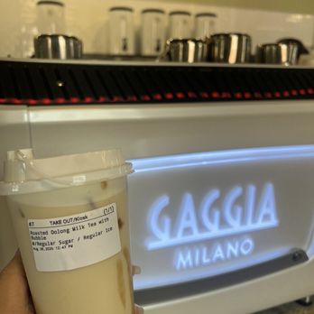 Munch & Match - roasted oolong milk tea - Bubble Tea Near Me - McLean, Virginia