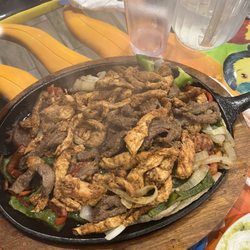El Paraiso Family Mexican Restaurant - Fajitas