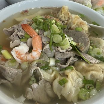 M Noodle & Cafe - Combo wonton - Vietnamese Near Me - Gilroy, California M Noodle & Cafe - Combo wonton - Vietnamese Near Me - Gilroy, California