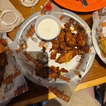 Hooters - Sad for $17 - Sports Bars Near Me - Florence, Kentucky