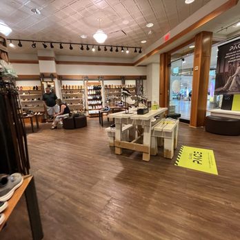 Clarks Shoes - Shoe Stores Near Me - Novi, Michigan
