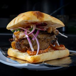 Pan Con Chicharron