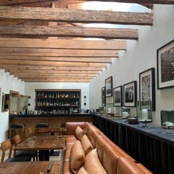 Nuestro - Área del comedor y bar