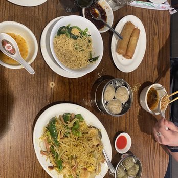 Kon Chau Restaurant - Singapore curry, green tea duck dumplings, soup dumpling, wonton soup, spring roll, pork a shrimp steamed dumpling. - Dim Sum Near Me - Miami, Florida