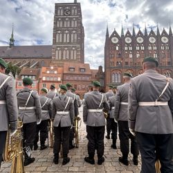 Alter Markt - Gelöbnis auf dem Alten Markt Stralsund. 28.6.25