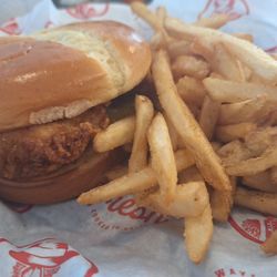 Slim Chickens - Crispy Chicken Sandwich