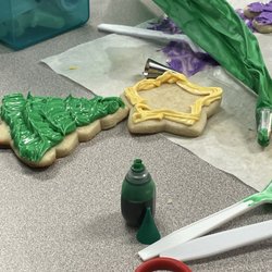 Flowery Branch High School - Early childhood holiday cookies :)