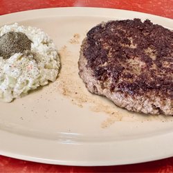 Southern Lady Restaurant - Another perfect Hamburger Steak with Coleslaw and ground pepper valcano !! Magnificó !!