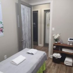 Y Y Foot Spa