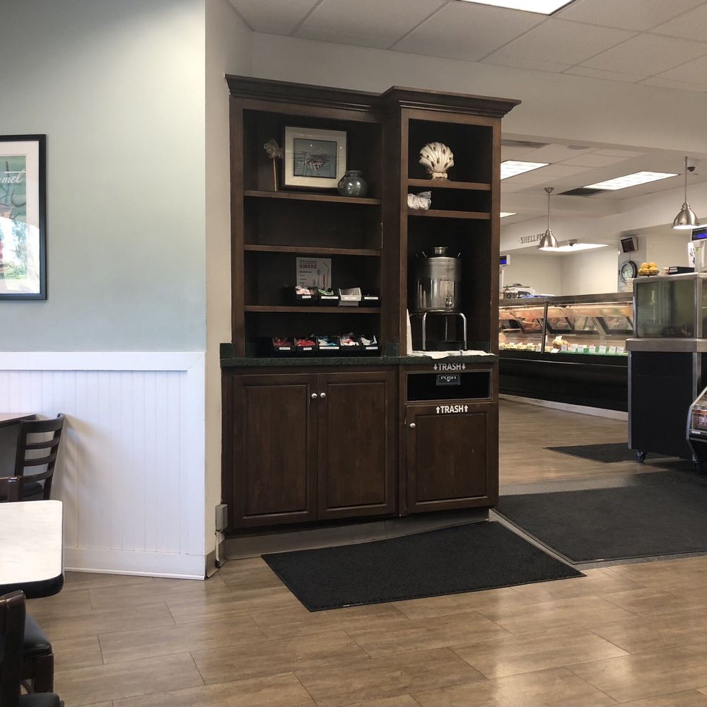 Fish King - Dining Area (Part 1) - Seafood Markets Near Me - Glendale, California