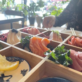 AMA Sushi - The Sashimi Deluxe with 15 pieces of sashimi! - Sushi Bars Near Me - Edina, Minnesota