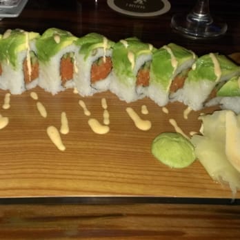 Far Bar - Little Tokyo roll! Too much rice and not enough tuna. - Asian Fusion Near Me - Los Angeles, California