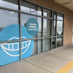 Horizon Ridge Modern Dentistry - Horizon Ridge Modern Dentistry outside office walking view