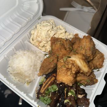 Smiley's Local Grinds - Short ribs, garlic chicken and Mac salad PHENOMENAL - Hawaiian Near Me - Lihue, Hawaii Smiley's Local Grinds - Short ribs, garlic chicken and Mac salad PHENOMENAL - Hawaiian Near Me - Lihue, Hawaii
