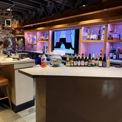 Blue Claw - Bar area