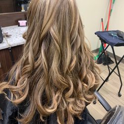 Mariana Ellinie Hair Studio  ​