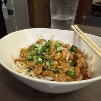 Lanner Noodles & Bar - 炒鸡丁盖码面 Chicken Topped Noodles - Noodles Near Me - Cambridge, Massachusetts