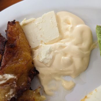 Restaurante Hondureno - Desayuno: fried plantain, cream, cheese, avocado. Also came with egg, sausage, smooth refried beans, flat bread. - Honduran Near Me - Cedar Creek, Texas Restaurante Hondureno - Desayuno: fried plantain, cream, cheese, avocado. Also came with egg, sausage, smooth refried beans, flat bread. - Honduran Near Me - Cedar Creek, Texas