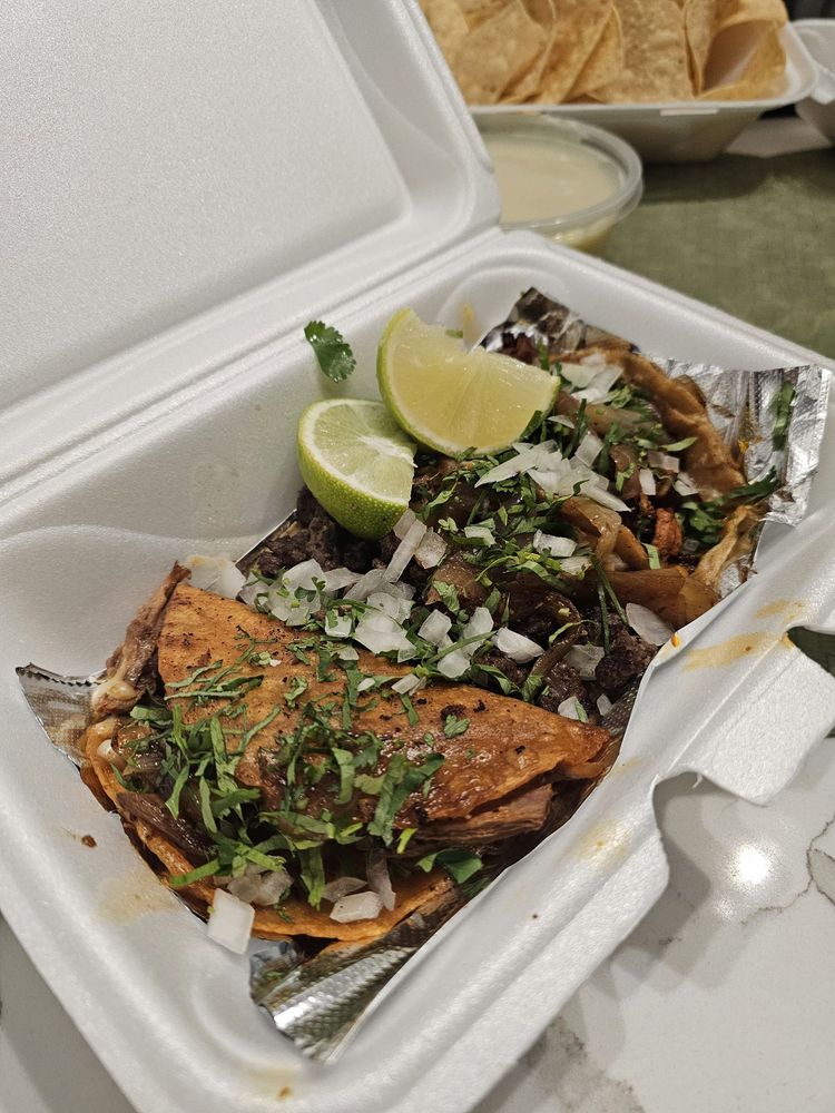 Que Chidos Tacos Logo