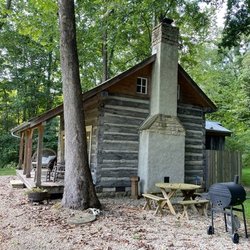 Coyote Creek Farm - Exterior cabin view