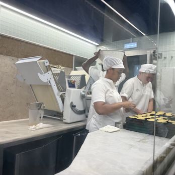 Manteigaria - 2025 July - making them pasteis - Bakeries Near Me - Lisbon, 11