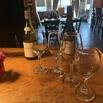 Swirlery - Wine tasting - Wine Bars Near Me - Orlando, Florida